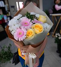 Букет цветов из:  Герберы, Розы и Хризантемы в Аксиньино