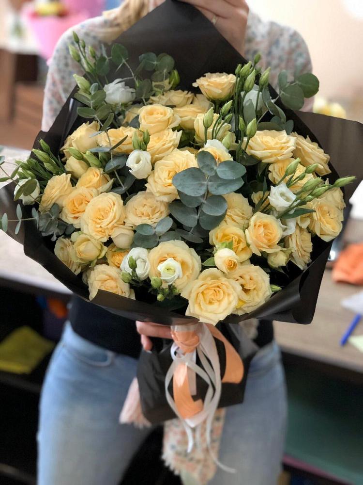 Букет цветов из: Розы и Лизиантусы в Аксиньино