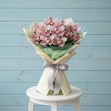 Букет цветов из:  Орхидеи и Розы #REPLACE_PRED# Аксиньино