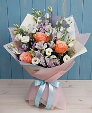 Букет цветов из:  Лизиантусы, Розы, Альстромерии и Гипсофила в Аксиньино