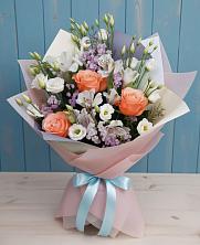 Букет цветов из:  Лизиантусы, Розы, Альстромерии и Гипсофила в Аксиньино