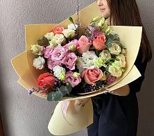 Букет цветов из:  Розы, Лизиантусы и Гвоздики #REPLACE_PRED# Аксиньино