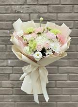 Букет цветов из:  Гвоздики, Розы, Лизиантусы и Хризантемы #REPLACE_PRED# Аксиньино