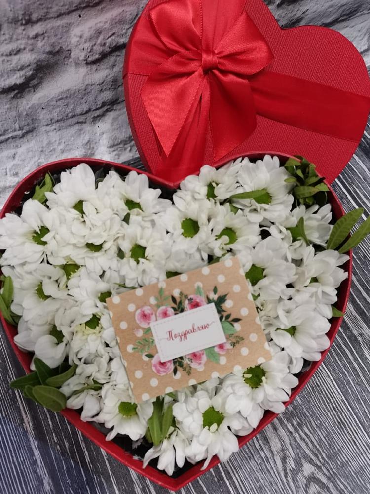 Цветочная композиция из Хризантемы в виде сердца в Аксиньино