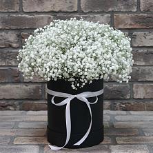 Цветочная композиция из Гипсофила в шляпной коробке в Аксиньино