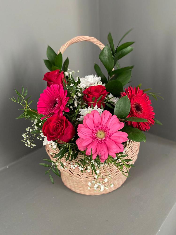 Цветочная композиция из Розы, Хризантемы и Герберы в корзине в Аксиньино
